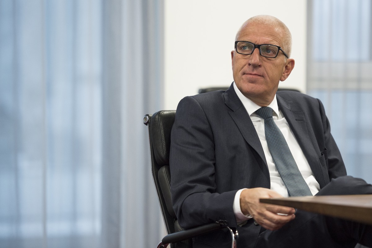 ARCHIV - RINGIER VERKAUFT LE TEMPS --- Pierin Vincenz, Vorsitzender der Geschaeftsleitung, aufgenommen an der Bilanzmedienkonferenz der Raiffeisen Gruppe, am Freitag, 27. Februar 2015, am Hauptsitz in ...