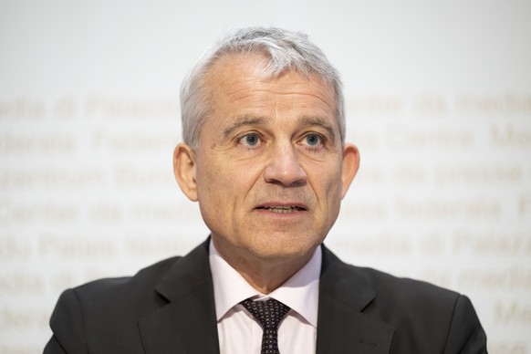 Bundesrat Beat Jans spricht an einer Medienkonferenz zur Vernehmlassungsvorlage zum indirekten Gegenvorschlag zur Konzernverantwortungsinitiative nach Entscheid des Bundesrats vom Mittwoch, am Donners ...