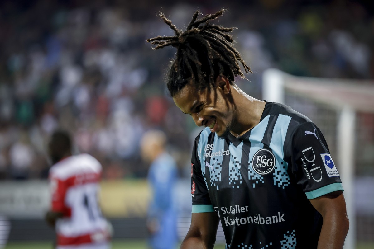 Isaac Schmidt (FCSG) reagiert waehrend dem Meisterschaftsspiel der Super League zwischen dem FC Winterthur und dem FC St. Gallen am Samstag, den 20. Juli 2024, auf der Schuetzenwiese in Winterthur. (K ...