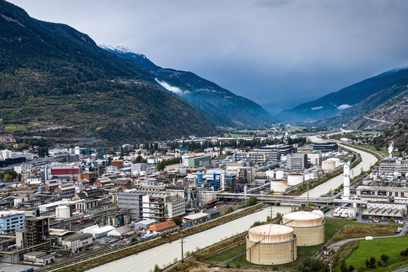 ARCHIV --- Lonza buildings, where a part of the Moderna mRNA coronavirus disease (COVID-19) vaccine will be produced, in Visp, Switzerland, October 6, 2020. (KEYSTONE/Olivier Maire)