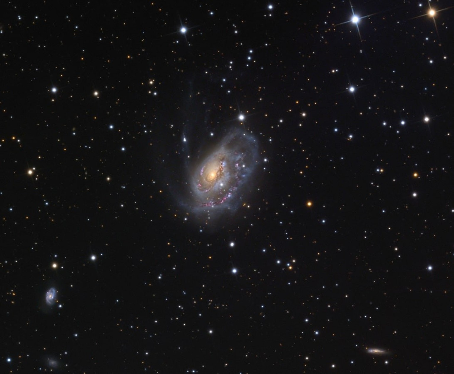 Frühere Aufnahme von NGC 1961, aufgenommen am 5. Januar 2010 mit dem 24-Zoll-Teleskop von RC Optical Systems und der CCD-Kamera SBIG STL11000 im Mount Lemmon SkyCenter der Universität von Arizona.