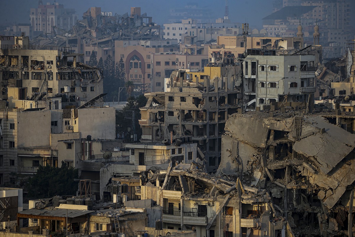 epa11072399 (FILE) - epa10958888 Destroyed buildings in Gaza City, 05 November 2023. (Issued 12 January 2024). Upcoming 14 January 2024 will mark the one-hundredth day since Hamas' attack on Isra ...