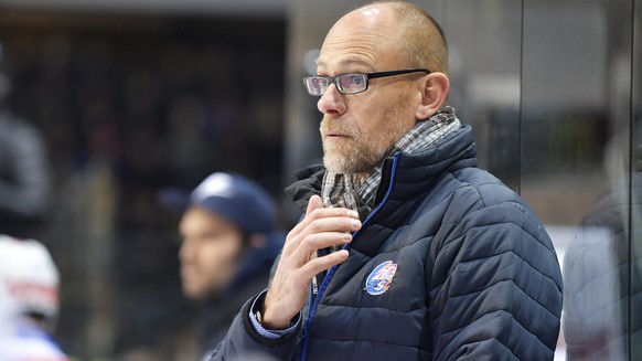 Der Zuercher Headcoach Hans Kossmann beim Eishockeyspiel der National League zwischen dem SCB Bern und den ZSC Lions, am Freitag, 12. Januar 2018, in der PostFinance Arena in Bern. (KEYSTONE/Lukas Leh ...