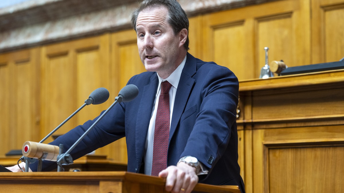 Nationalrat Thomas Aeschi, SVP-ZG, spricht anlaesslich der Debatte zur Verschaerfung Lex Koller, an der Herbstsession der Eidgenoessischen Raete, am Dienstag, 22. September 2026 in Bern. (KEYSTONE/Pet ...