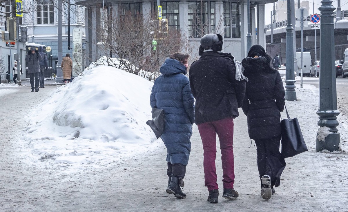 Russia, Moscow. Citizens on one of the streets of the city. KonstaninxKokoshkin