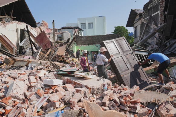 People carry their belongings as they leave their homes, damaged by Friday&#039;s earthquake in Naypyitaw, Myanmar, Tuesday, April 1, 2025. (AP Photo)
Myanmar Southeast Asia Earthquake