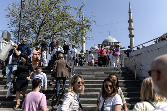 epa11276501 People crowd the steps in front of the Eminonu New Mosque following the Muslim holiday of Eid al-Fitr, in Istanbul, Turkey, 13 April 2024. EPA/ERDEM SAHIN
