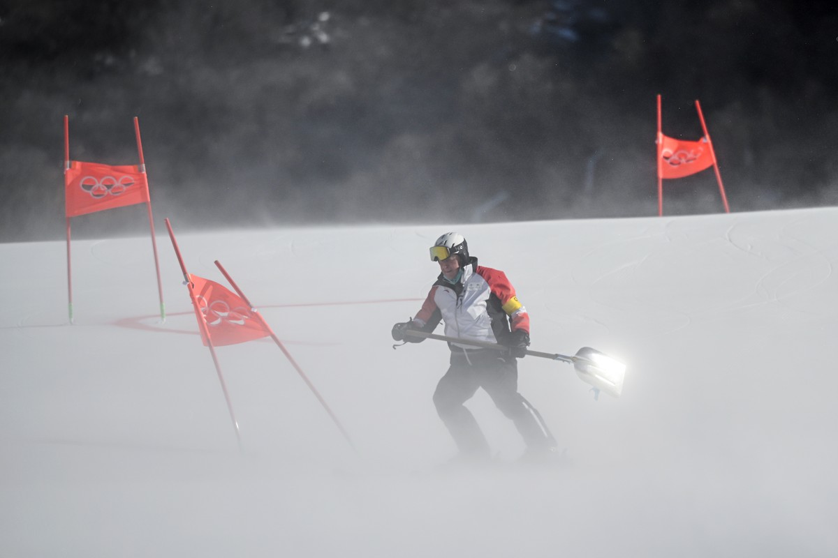 epa09770515 The wind is blowing during the Alpine Skiing Team Event at the Beijing 2022 Olympic Games at the Yanqing National Alpine Ski Centre Skiing, Beijing municipality, China, 19 February 2022. E ...