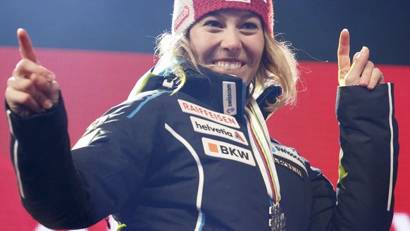 epa05783545 Silver medalist Michelle Gisin (L) and Gold medalist Wendy Holdener of Switzerland, celebrate during the Women&#039;s Combined competition winner’s presentation at the 2017 FIS Alpine Skii ...