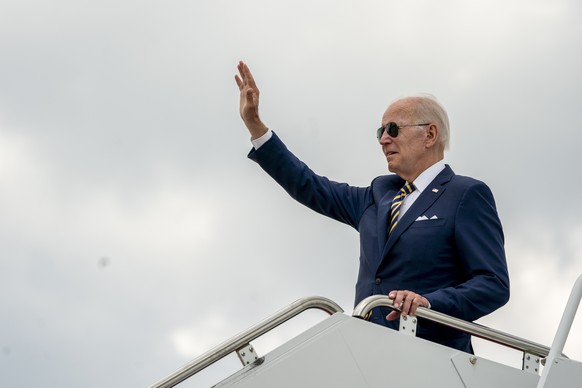 epa10114518 US President Joe Biden waves as he boards Air Force One at Joint Base Andrews, Maryland, USA, 10 August 2022. Biden will be travelling to South Carolina on vacation. EPA/SHAWN THEW