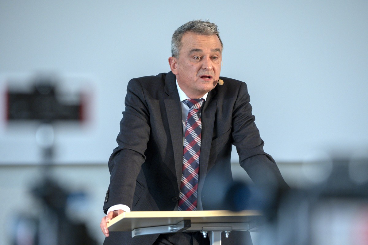 Joos Sutter, Vorsitzender der Geschaeftsleitung und Leiter Direktion Retail, spricht an der Bilanzmedienkonferenz von Coop in Muttenz am Dienstag, 19. Februar 2019. (KEYSTONE/Georgios Kefalas)