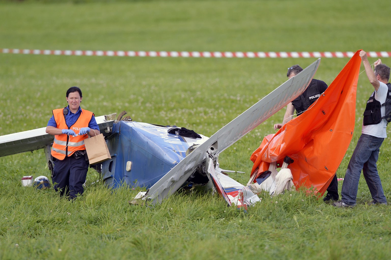 Mörikon SG: Aus diesem Kleinflugzeug wurden vier Schwerverletzte gerettet.