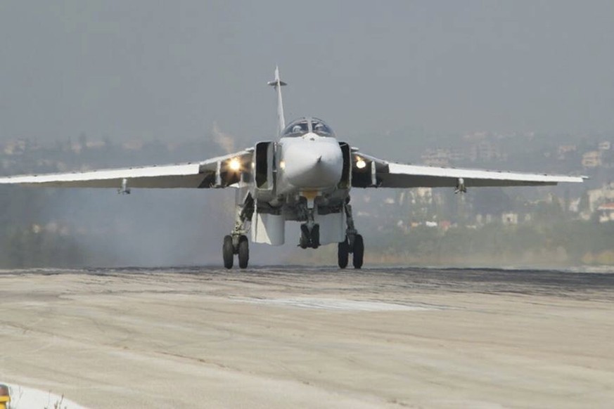 Ein russischer Kampfjet verletzte den Angaben zufolge für kurze Zeit den von Israel beanspruchten Luftraum.