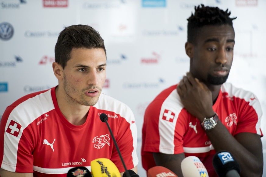 Fabian Schär und Johan Djourou: Tragen eine wichtige Rolle im Aufbauspiel, um Lücken in die polnischen Viererketten zu reissen.