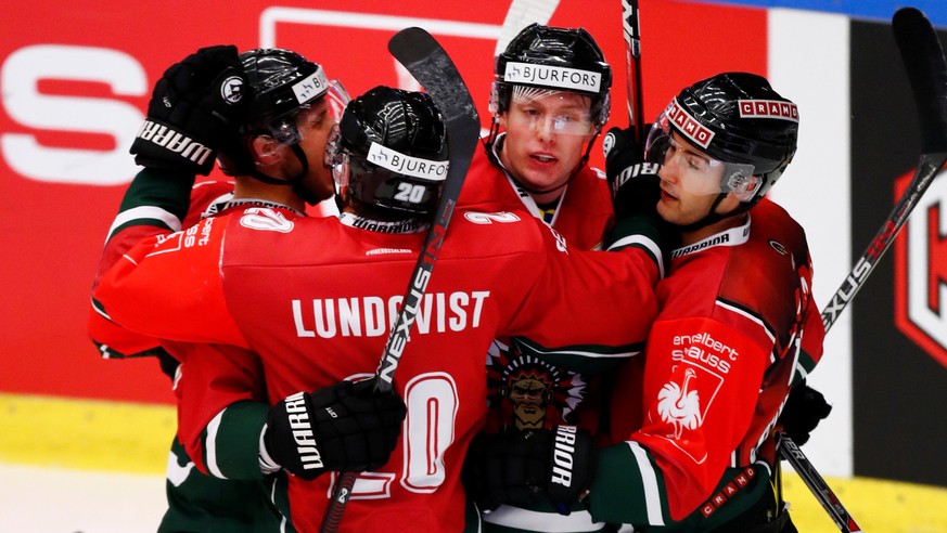 Men&#039;s Ice Hockey - Champions Hockey League - semi finals - Frolunda Gothenburg HC v HC Fribourg-Gotteron - Frolundaborgs Isstadion, Gothenburg - 10/1/17 - Frolunda&#039;s players celebrates scori ...