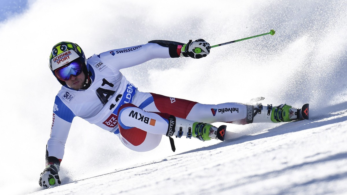 epa05598868 Justin Murisier of Switzerland in action during the first run of the men's Giant Slalom race of the FIS Alpine Ski World Cup season on the Rettenbach glacier, in Soelden, Austria, 23  ...