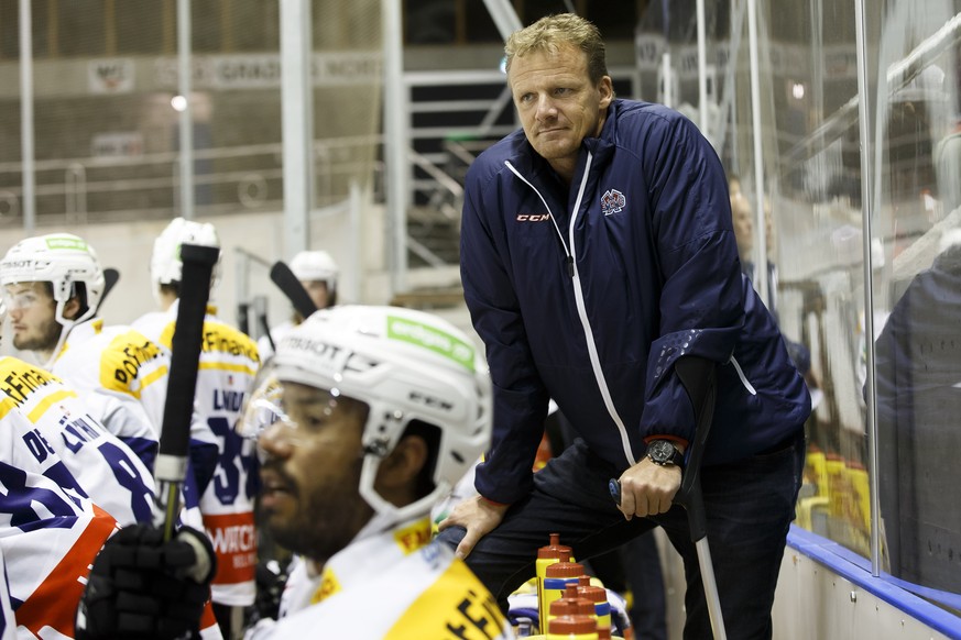 Biel's Head coach Kevin Schlaepfer with his walking stick looks on his players, during the Swiss Ice Hockey Cup round of 32 game between Star-Forward and EHC Biel-Bienne, at the ice stadium des Eaux-M ...