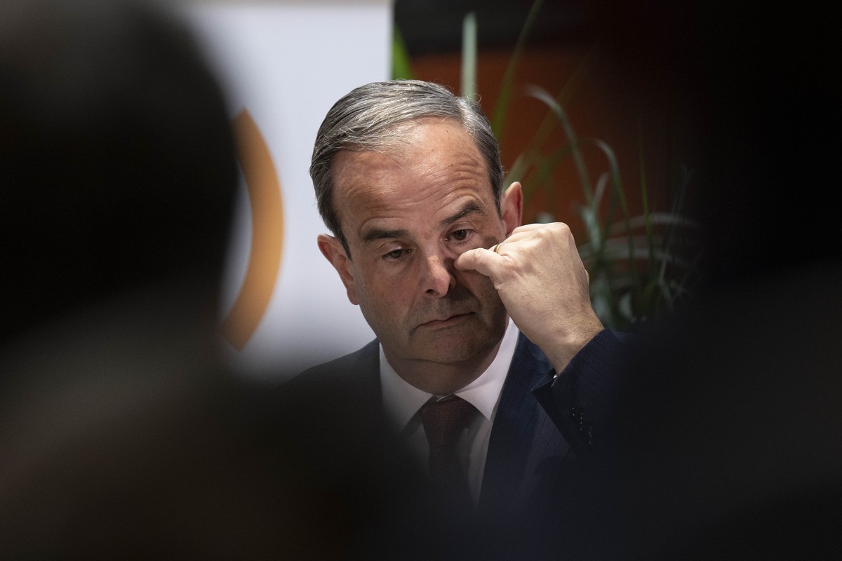 Parteipraesident Gerhard Pfister, Mitte-ZG ,orientiert an einem Point de Presse ueber die eingegangenen Kandidaten zur Bundesratsersatzwahl, am Montag, 3. Februar 2025, in Bern. Die Vereinigte Bundesv ...