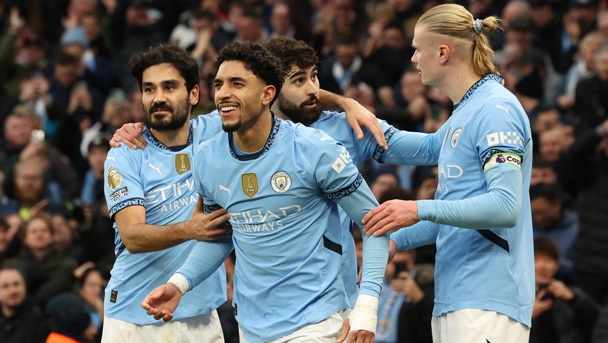 epa11898386 Omar Marmoush of Manchester City (C) celebrates with teammates after scoring the 3-0 goal during the English Premier League match between Manchester City and Newcastle United, in Mancheste ...
