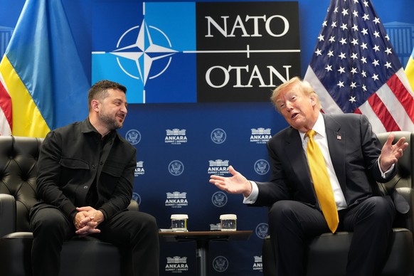 U.S. President Donald Trump meets with Ukraine's President Volodymyr Zelenskyy on the sidelines of the NATO summit in Ankara, Turkey, Wednesday, July 8, 2026. (AP Photo/Alex Brandon)
Donald Trump ...