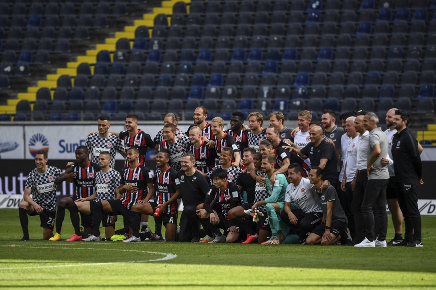 Fussball 1.Bundesliga, Eintracht Frankfurt - SC Paderborn 27.06.2020, xjhx, Fussball 1.Bundesliga, Eintracht Frankfurt - SC Paderborn emspor, v.l. Gruppenbild / Mannschaftsfoto Eintracht Frankfurt Fot ...