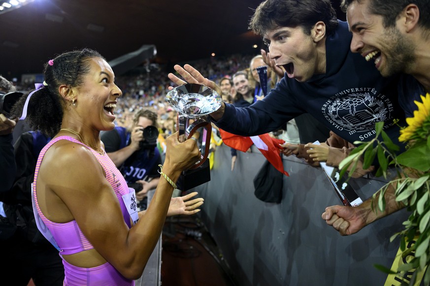 KEYPIX - Audrey Werro of Switzerland celebrates with the Diamond League Trophy after winning the 800m Women during the World Athletics Diamond League final 2025 Weltklasse Zurich athletics meeting at  ...