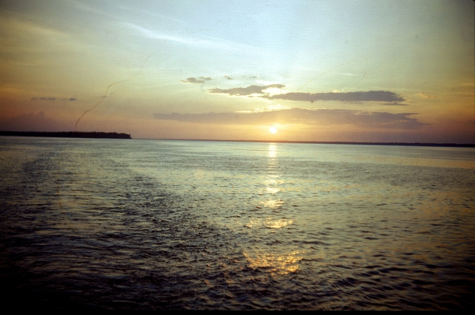 Sonnenuntergang am Amazonas bei Belém, 1947.