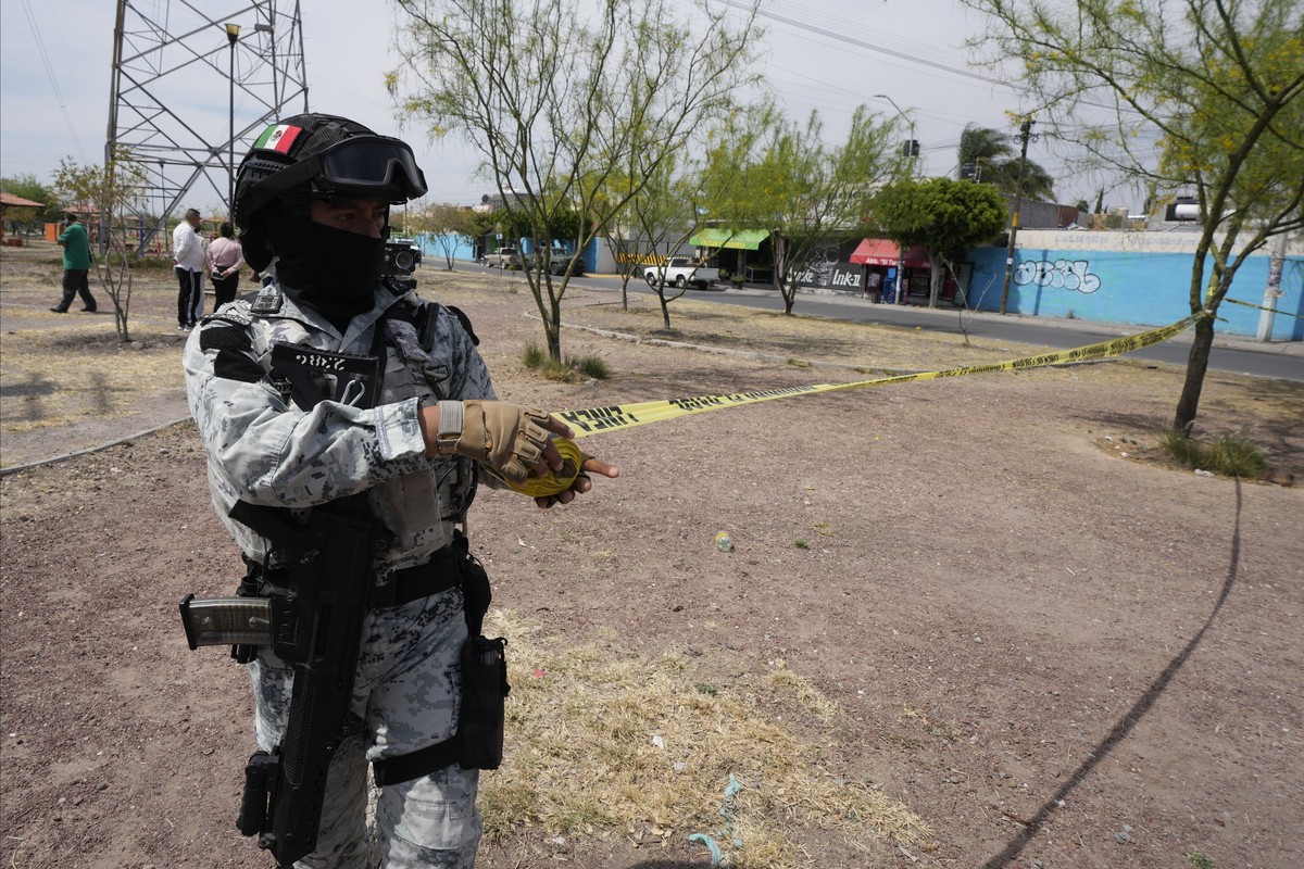 FILE - A member of the Mexican National Guard cordons off a crime scene where a passenger was shot dead inside a bus, in Celaya, Mexico, Feb. 29, 2024. As Mexico's June 2 presidential election ap ...