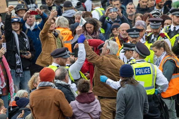 epa12430534 Police arrest supporters of the banned Palestine Action group who take part in a civil disobedience protest in Trafalgar Square in London, Britain, 04 October 2025. British police requeste ...