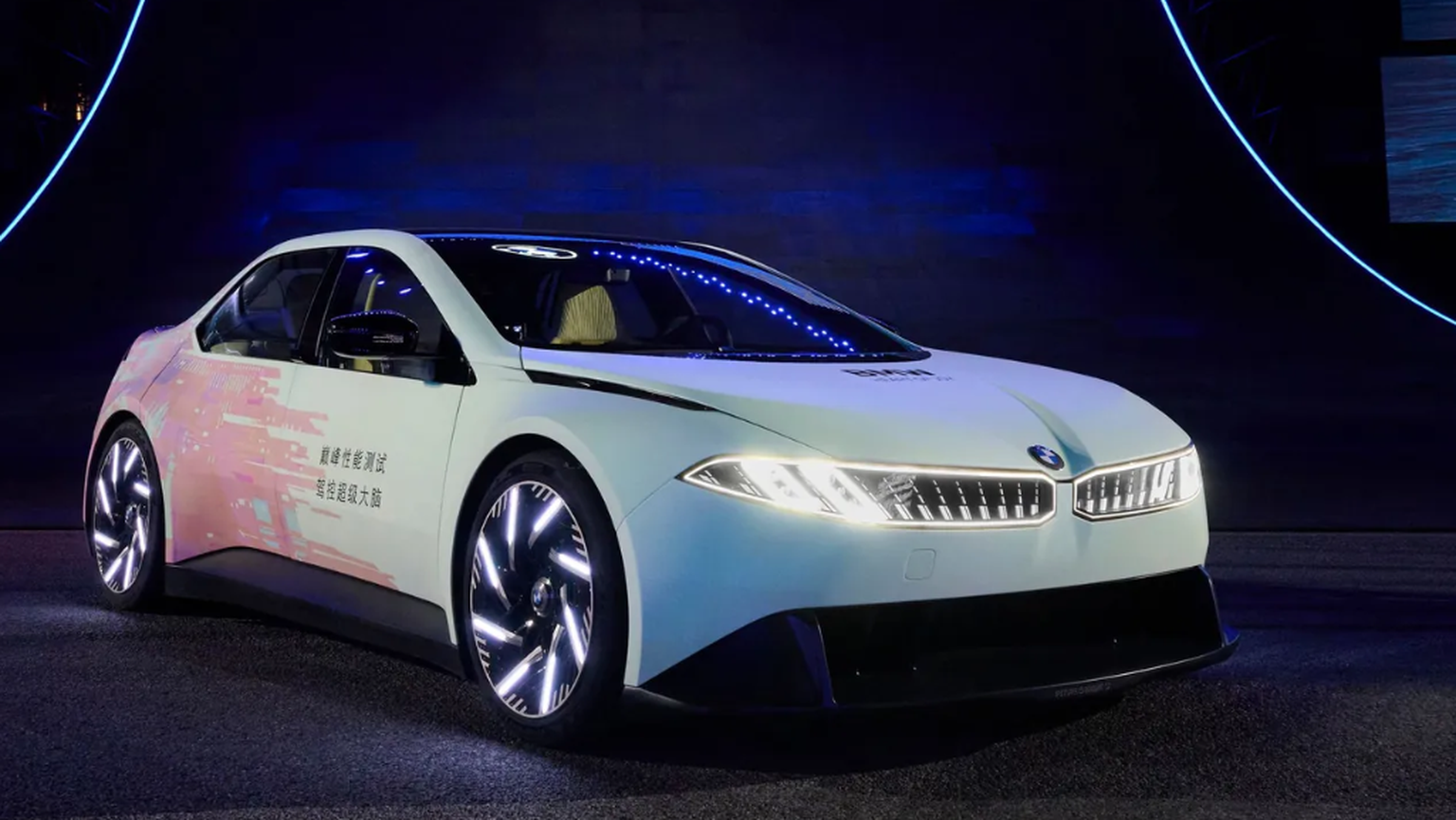 Testfahrzeug der «Neuen Klasse»: BMW zeigt auf der Automesse von Shanghai, was bald in ähnlichem Design als neuer 3er auf den Markt kommt.
