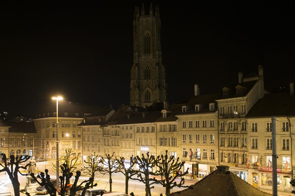 Auch die Beleuchtung der Kathedrale Saint-Nicolas in Fribourg wurde ausgeschaltet.