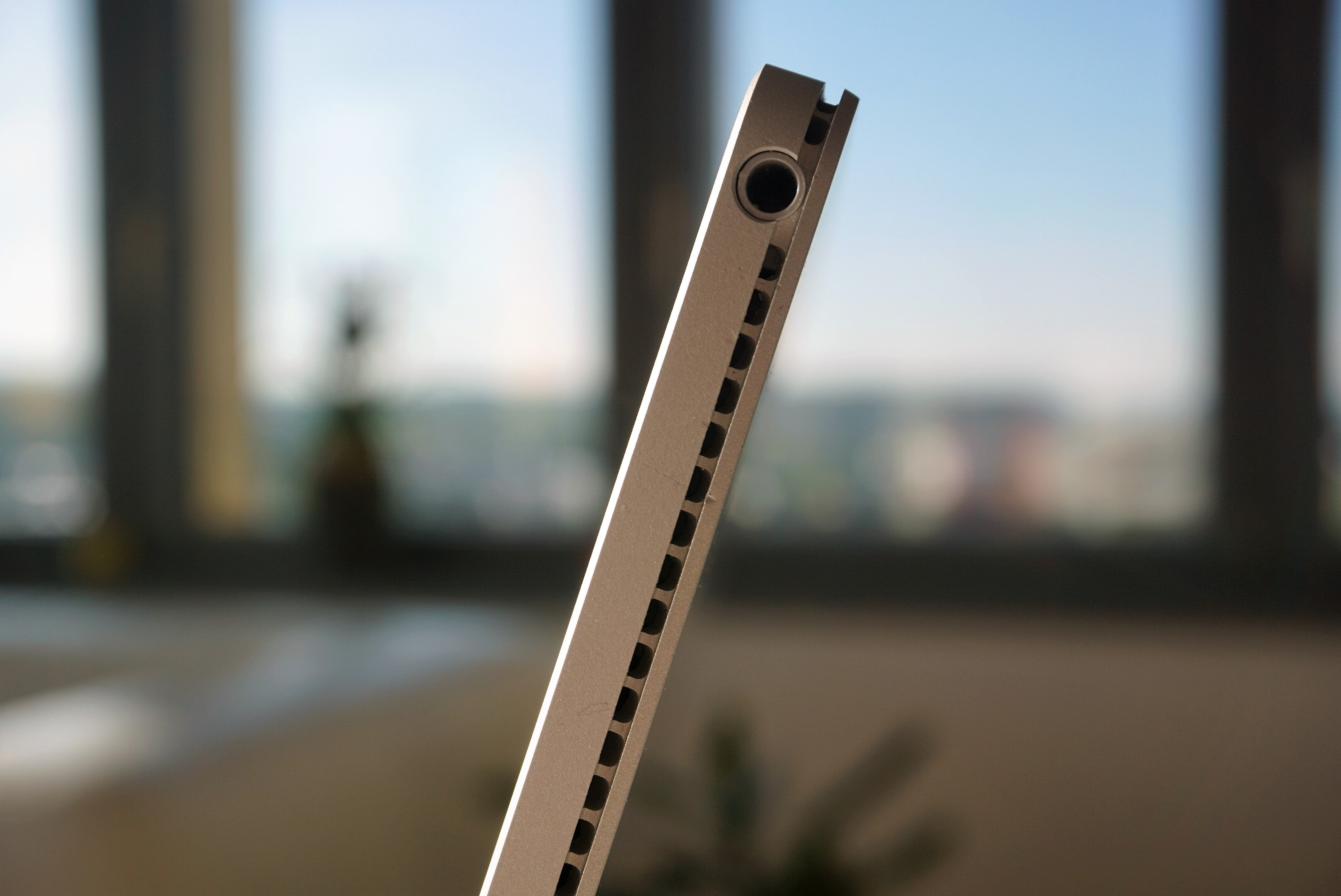 Der Lüfter ist (zumindest bei den Top-Modellen mit NVIDIA-Grafik-Chip) ziemlich laut.
