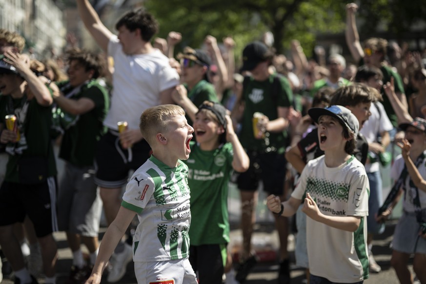 Fans des FC St. Gallen feiern den Sieg ihrer Mannschaft beim Public Viewing des Fussball Cupfinals zwischen dem FC Stade Lausanne-Ouchy und dem FC St. Gallen, am Sonntag, 24. Mai 2026, in St. Gallen.  ...