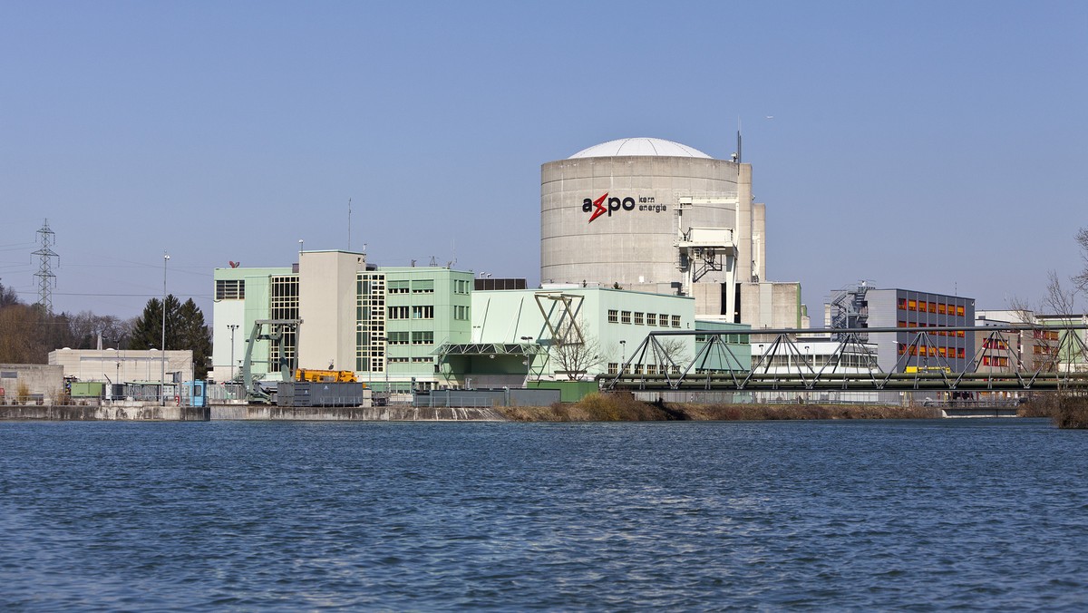 ARCHIV - ZUM TAGESGESCHAEFT DER WINTERSSESSION UEBER DAS AKW BEZNAU AM DONNERSTAG, 13. DEZEMBER 2018, STELLEN WIR IHNEN FOLGENDES THEMENBILD ZUR VERFUEGUNG - Nuclear power plant Beznau I and II with t ...