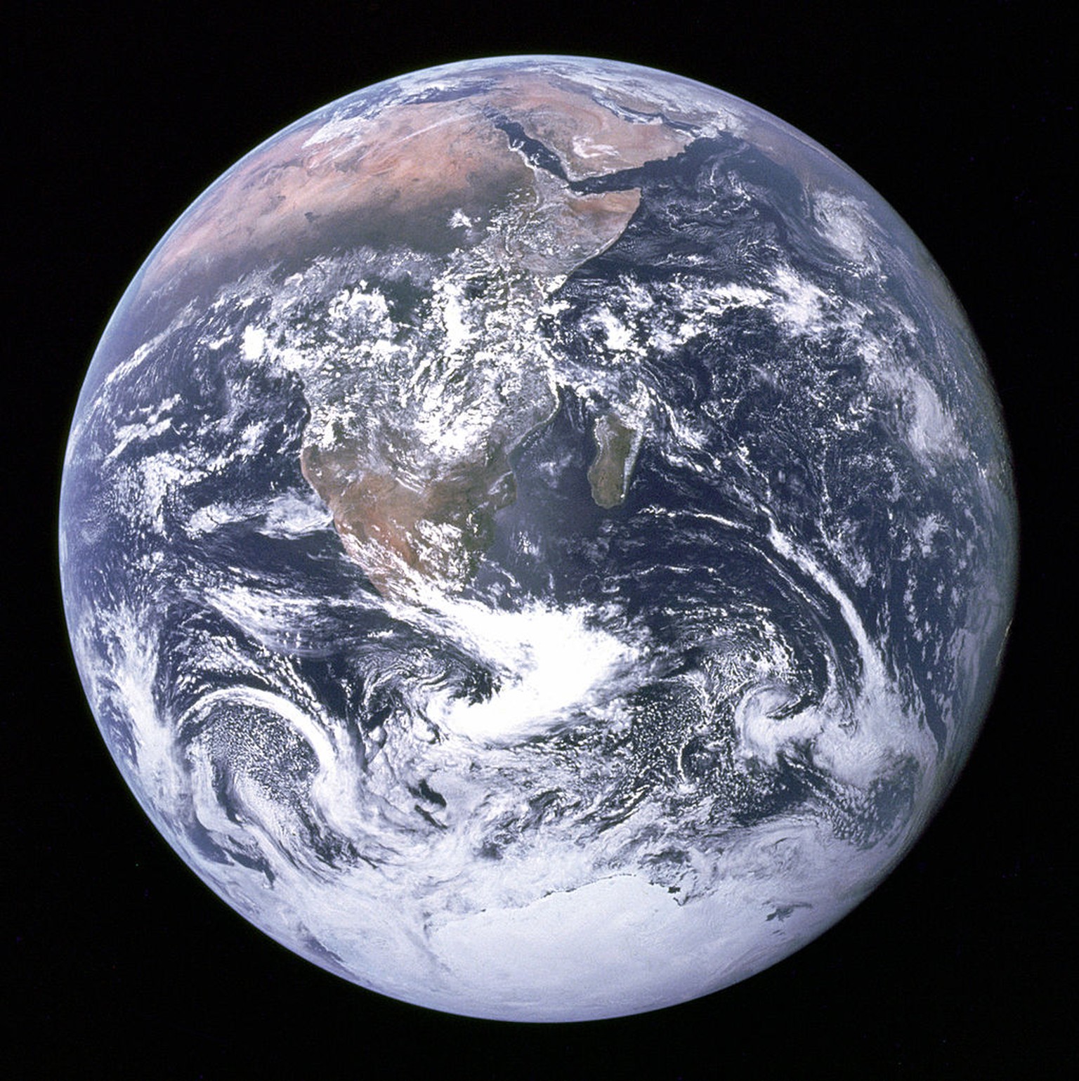 «Blue Marble», die Erde fotografiert von Apollo 17, 1972