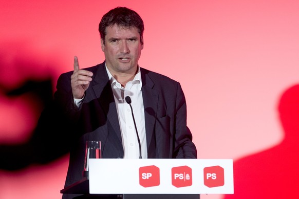 Christian Levrat, Praesident SP Schweiz, spricht an der Delegiertenversammlung der SP Schweiz im GKB Auditorium in Chur, am Samstag, 25. Juni 2016. (KEYSTONE/Nick Soland)