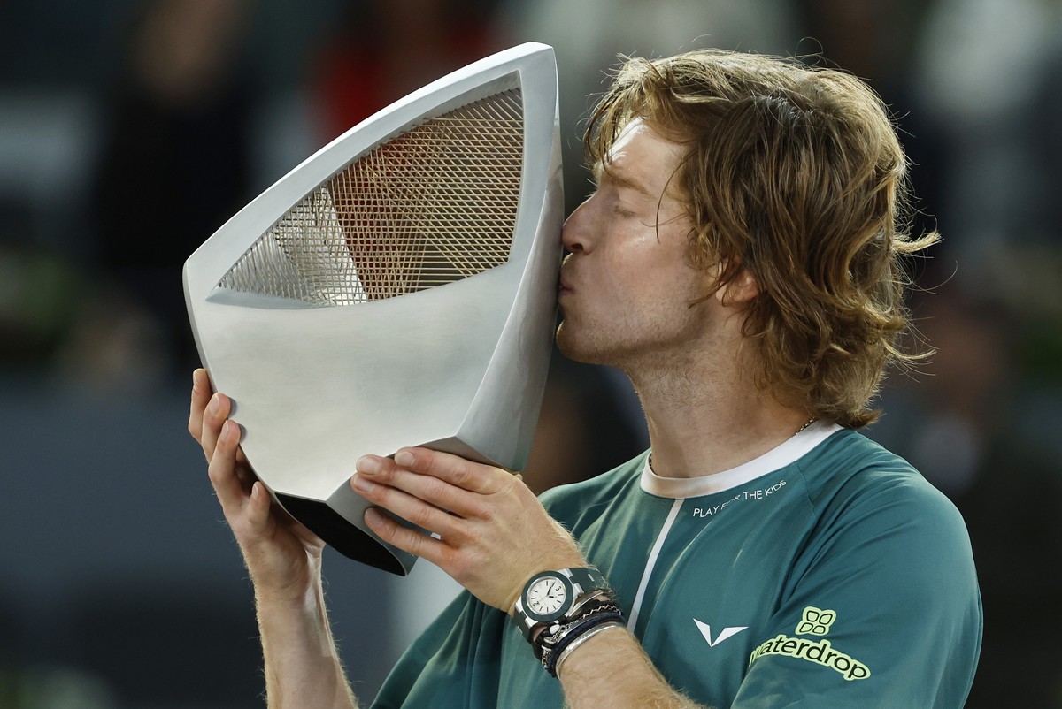 epa11320576 Andrey Rublev of Russia poses with his winner's trophy after winning his men's single final match against Felix Auger-Aliassime of Canada at the Madrid Open tennis tournament in  ...