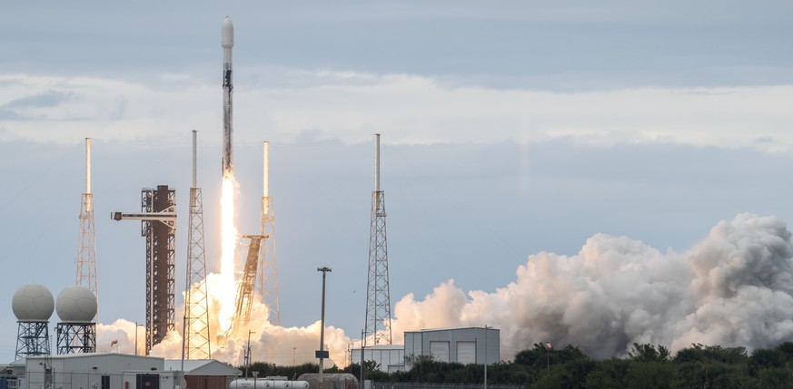 epa12581377 The NROL-77 mission lifts off on a SpaceX Falcon 9 rocket from the Launch Complex 40 at Cape Canaveral Space Force Station in Cape Canaveral, Florida, USA, 09 December 2025. NROL-77 is the ...