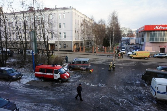 In this photo provided by the Investigative Committee of Russia, emergency service cars are parked near an FSB office, left, in the city of Akhangelsk, in northern Russia, Wednesday, Oct. 31, 2018. Th ...