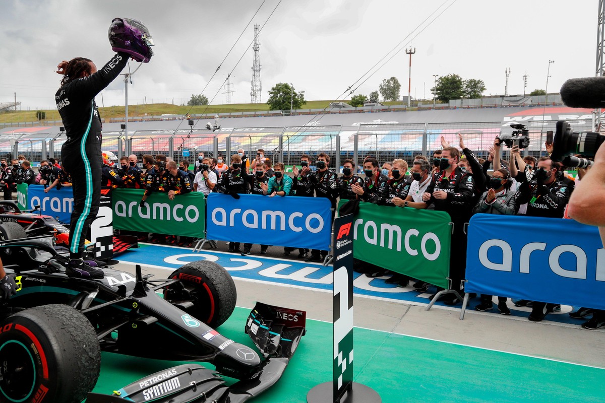 Hamilton lässt sich mal wieder feiern.