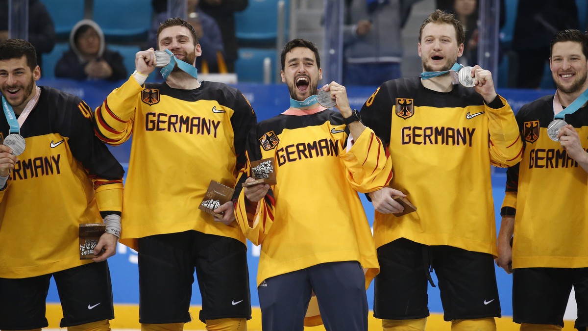 epa06563583 Silver medalists of Team Germany during the medal ceremony after the Men's Ice Hockey Gold Medal Game between the Olympic Athlete from Russia (OAR) and Germany at the Gangneung Hockey ...