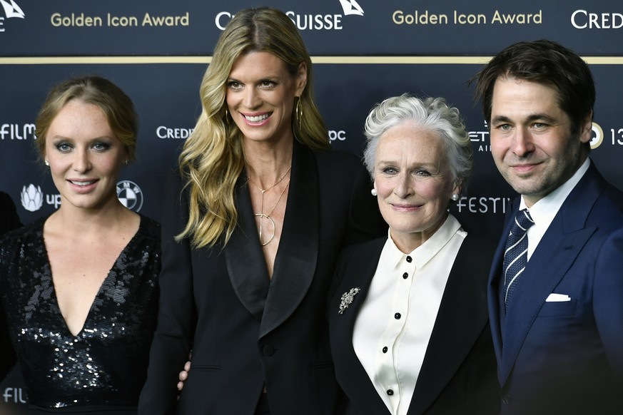 epa06239207 (L-R) US actress Annie Starke, Nadja Schildknecht, director of the Zurich Film Festival, US actress Glenn Close and co-directotr Karl Spoerri pose on the Green Carpet before the premiere o ...