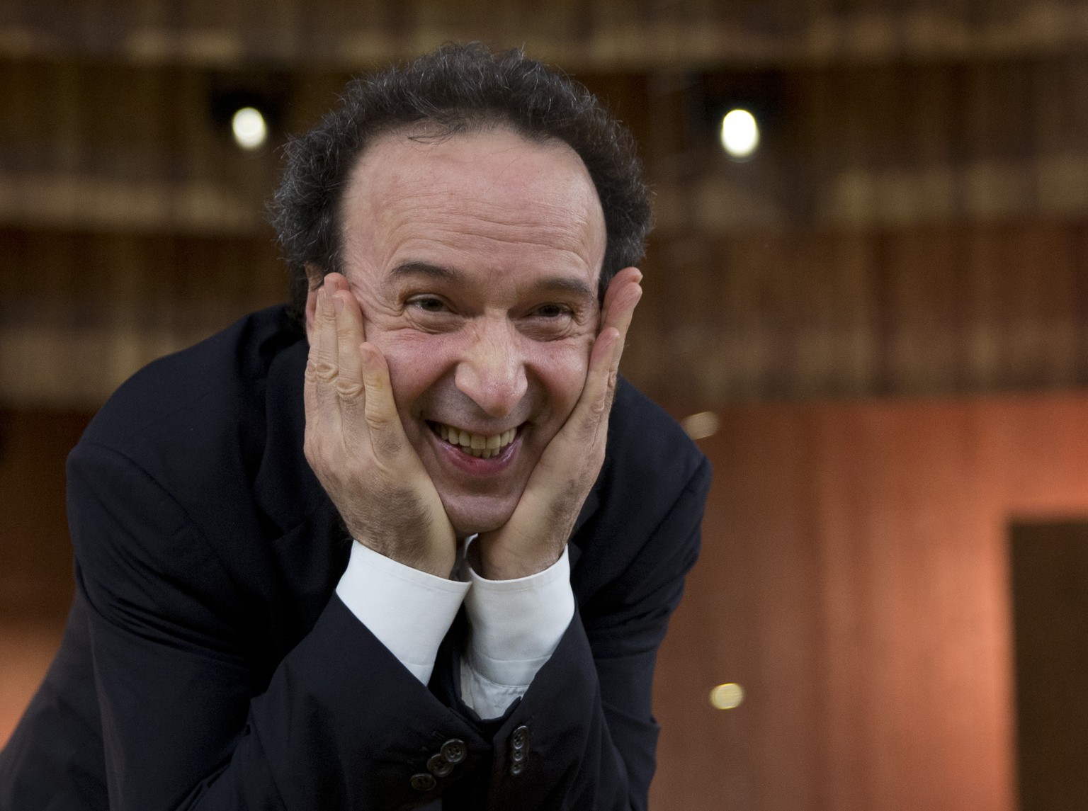 Roberto Benigni hat Italien&nbsp;ein «wunderbares Weihnachtsgeschenk» gemacht, heisst es beim TV-Sender RAI.