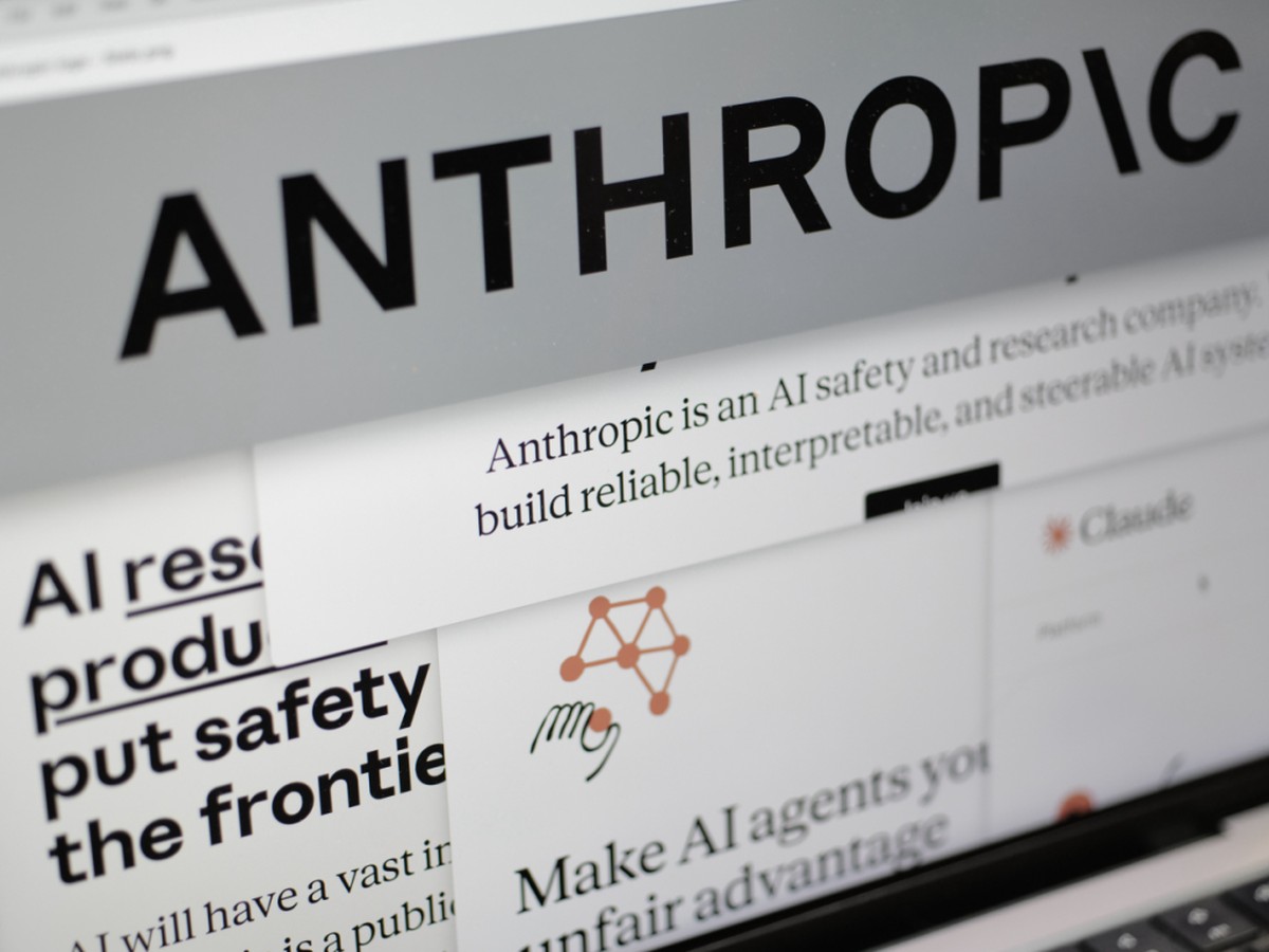 Anthropic a lancé Mythos début avril auprès d'un groupe limité de partenaires américains - dont Amazon, Microsoft et Apple - pour qu'ils testent les capacités de ce modèle non public (archiv ...