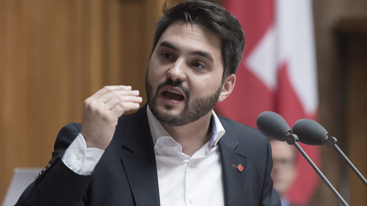 Cedric Wermuth (SP/AG) waehrend den Beratungen ueber den Voranschlag 2016 am Donnerstag, 3. Dezember 2015 im Nationalrat in Bern. (KEYSTONE/Lukas Lehmann)
