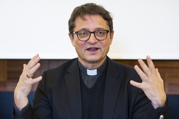 Felix Gmuer, Bischof von Basel und Praesident Schweizerischen Bischofskonferenz SBK, spricht waehrend einer Medienkonferenz, am Donnerstag, 5. Dezember 2019 in Bern. (KEYSTONE/Peter Klaunzer)