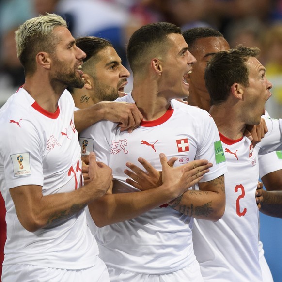ARCHIV - Switzerland's midfielder Granit Xhaka, center, celebrates after scoring a goal with team mates Switzerland's midfielder Valon Behrami, Switzerland's defender Ricardo Rodriguez, ...