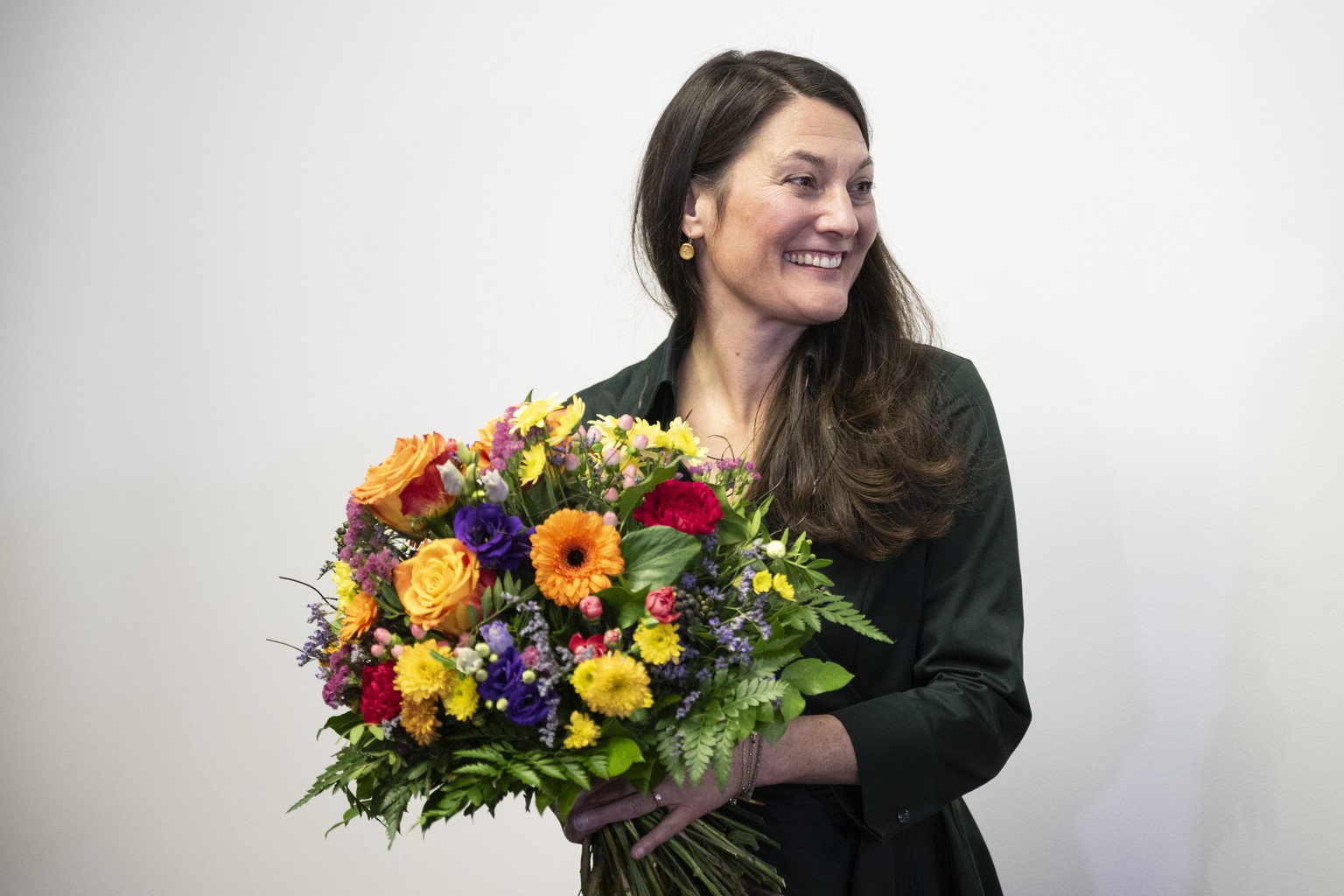 Staenderatskandidatin Tiana Angelina Moser, GLP, freut sich ueber ihren Wahlsieg am zweiten Wahlgang fuer den zweiten Staenderatssitz, aufgenommen am Sonntag, 19. November 2023 im Walcheturm in Zueric ...