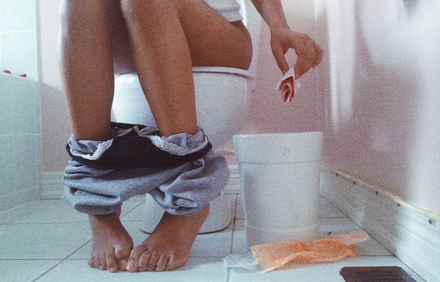 Die Kanadierin Rupi Kaur hat 2015 eine Reihe von Menstruations-Bildern bei Instagram publiziert – und eine weltweite Debatte ausgelöst, nachdem das soziale Netzwerk sie gelöscht hatte.&nbsp;
