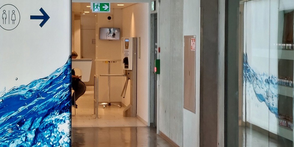 Für einen WC-Besuch in der Welle 7 zahlt man neuerdings einen Franken.